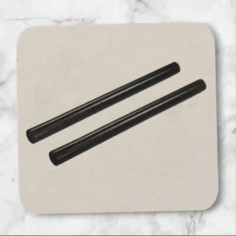 Black chopsticks reposant sur un dessous de verre beige pour aspirateur 1400 watt cyclone