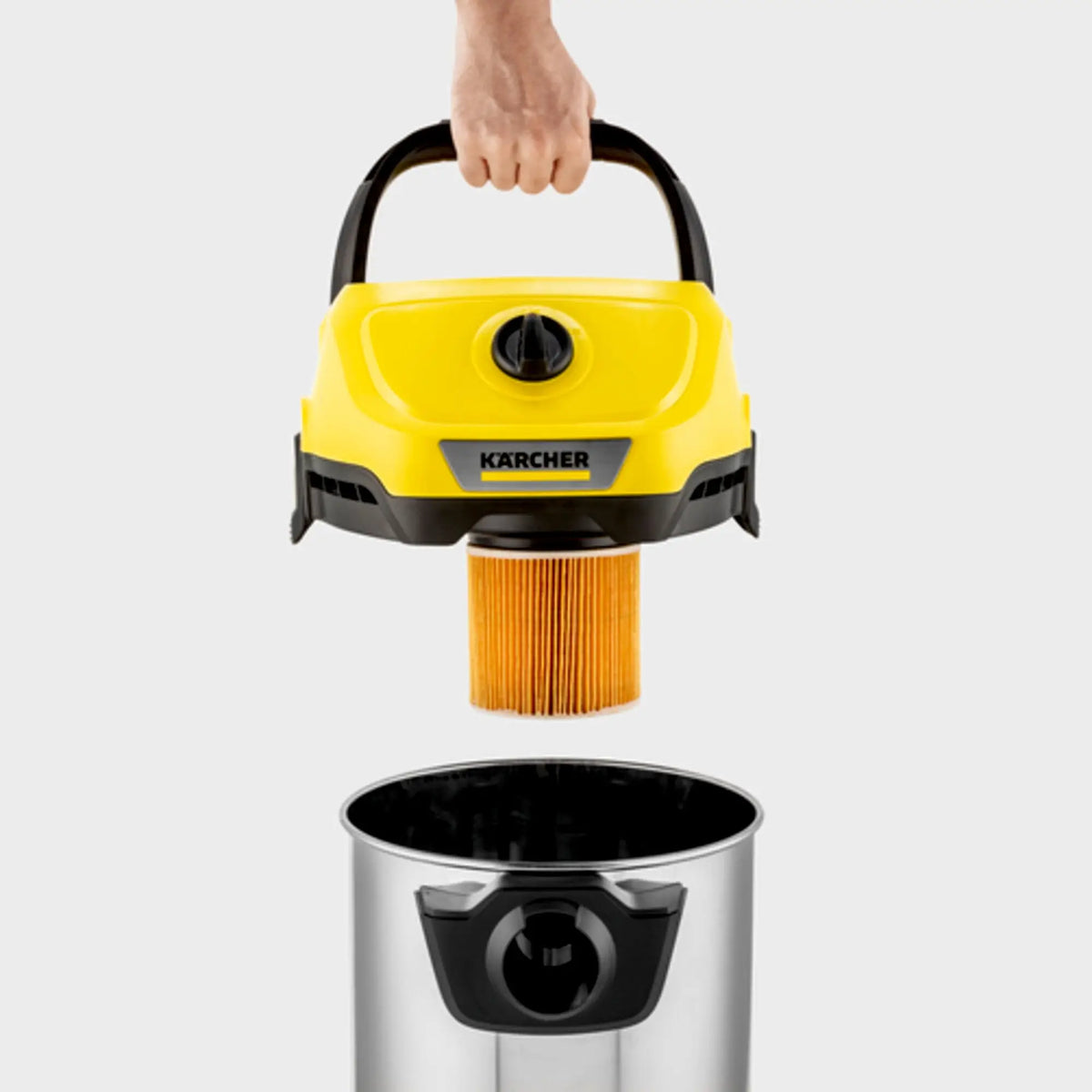 Aspirateur eau et poussière kärcher wd 3 avec tête d’aspiration jaune et noire et filtre orange suspendu au récipient en acier inoxydable