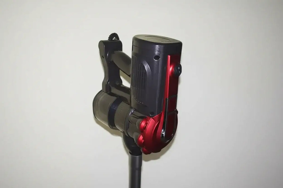 Aspirateur ms-cv-1011 rouge et noir avec design moderne et poignée ergonomique pour nettoyage à main
