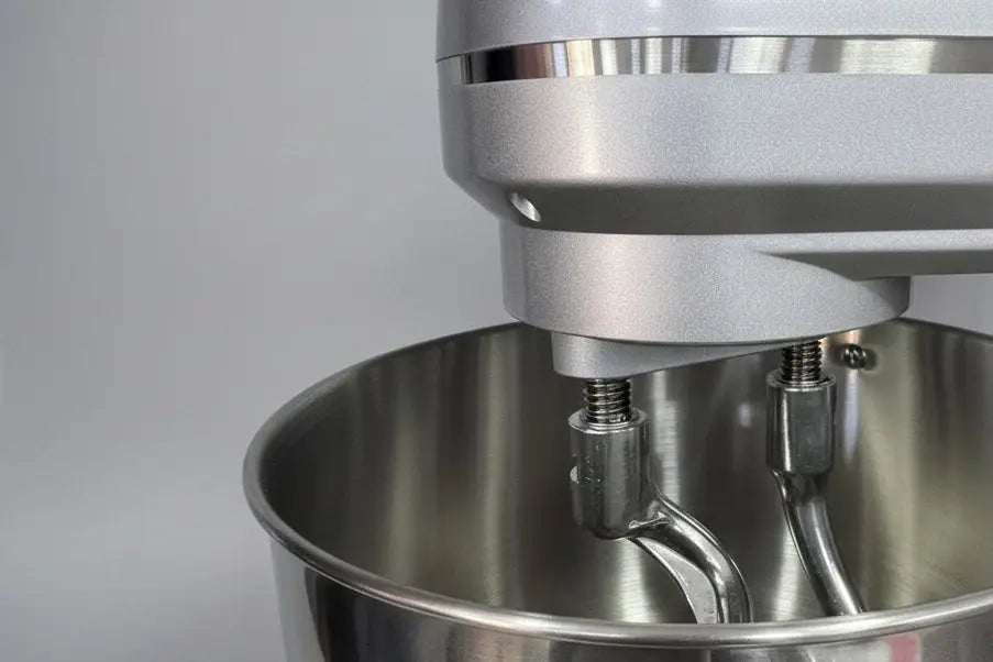 Mixeuse sur socle bomann km 6144 cb couleur argent avec bol en acier inoxydable puissance 2000w