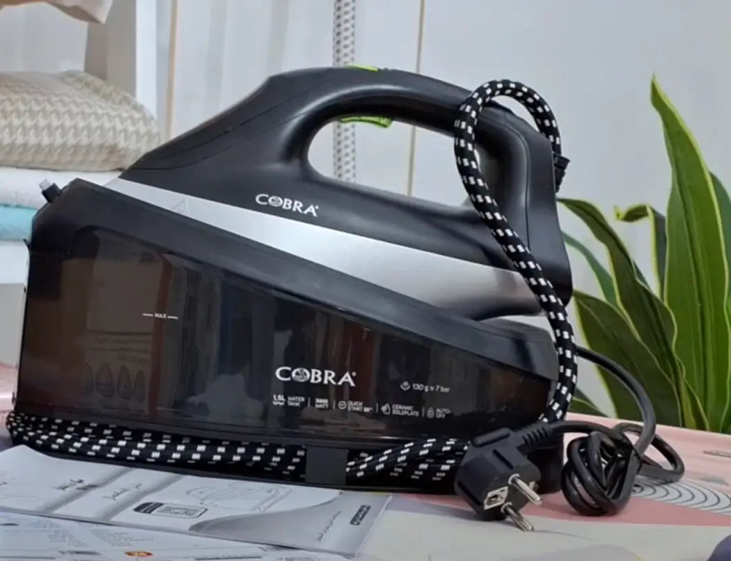 Centrale à vapeur 3000 watt avec fer à repasser cobra noir et argent poignée texturée et cordon à carreaux