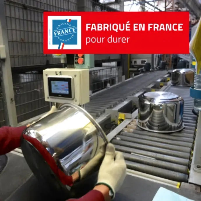 Casserole en acier inoxydable brillante avec poignée rouge clipso minut eco 7,5 l fabriquée en france