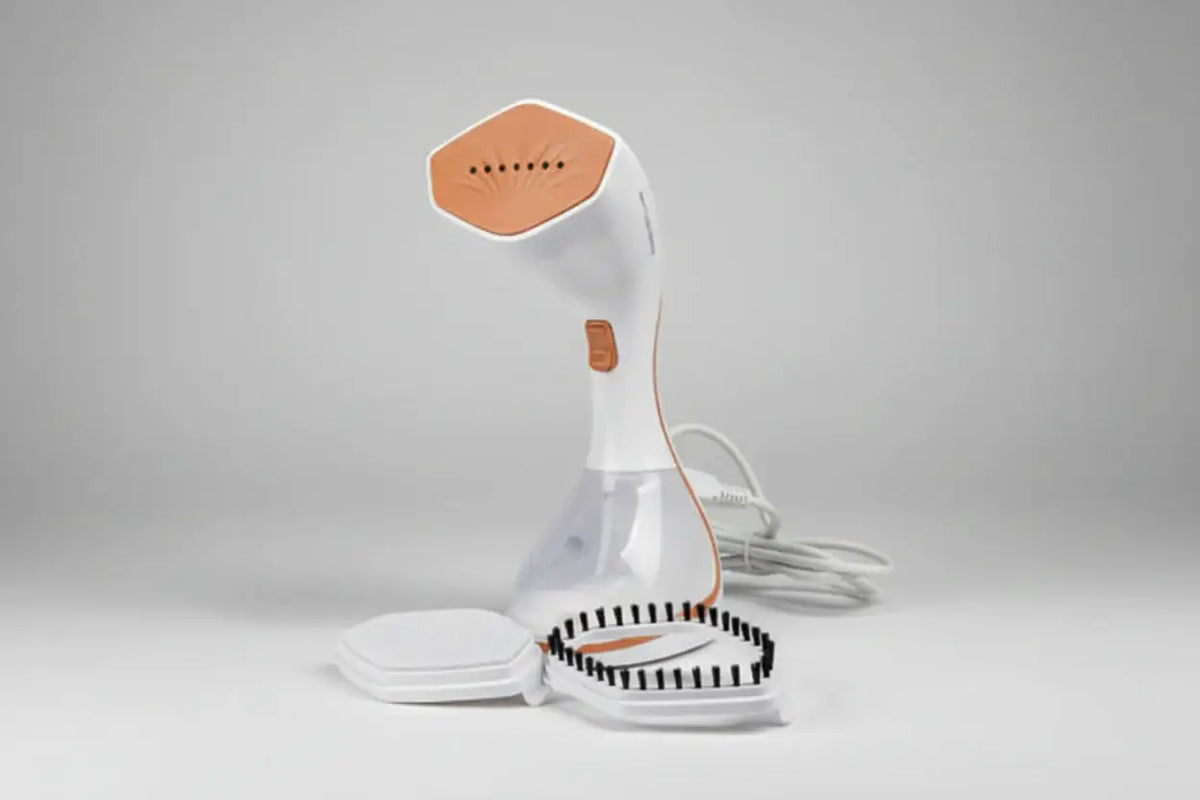 Defroisseur a main 1600 watt blanc et beige avec design ergonomique pour un repassage facile à la main