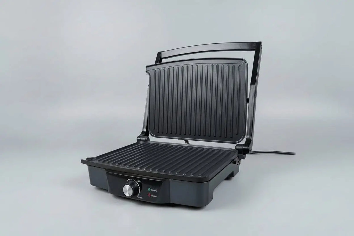 Grille électrique 2000 watt noir avec plaques rainurées et bouton de contrôle en façade pour panini grillé