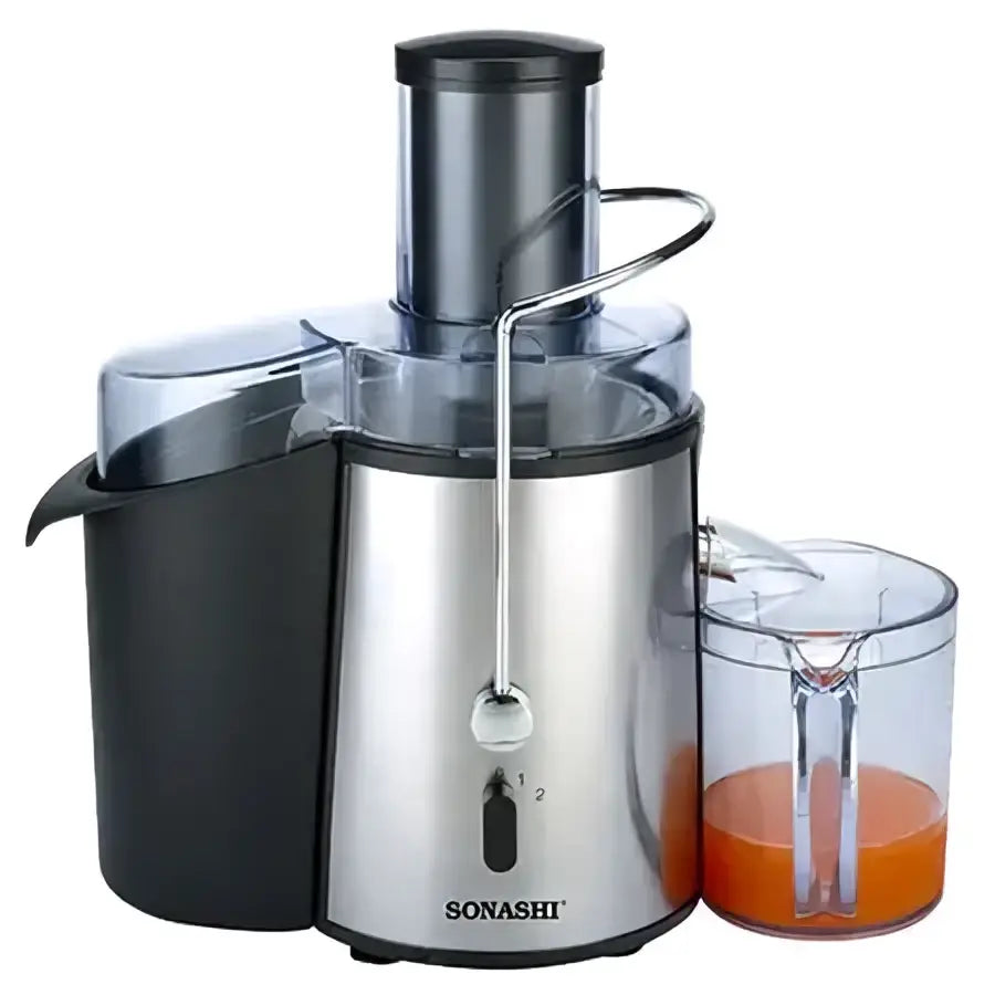 Extracteur de jus sonashi spj-501 en acier inoxydable et plastique noir avec pichet transparent rempli de jus d’orange