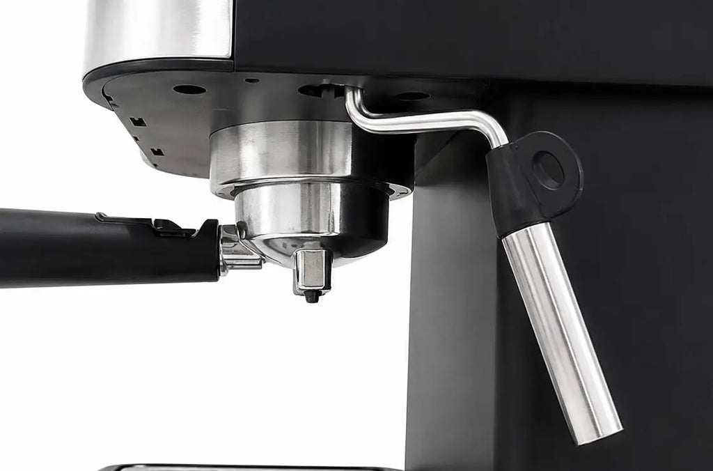 Machine a café 600 cobra noir et acier inoxydable avec un design moderne et élégant