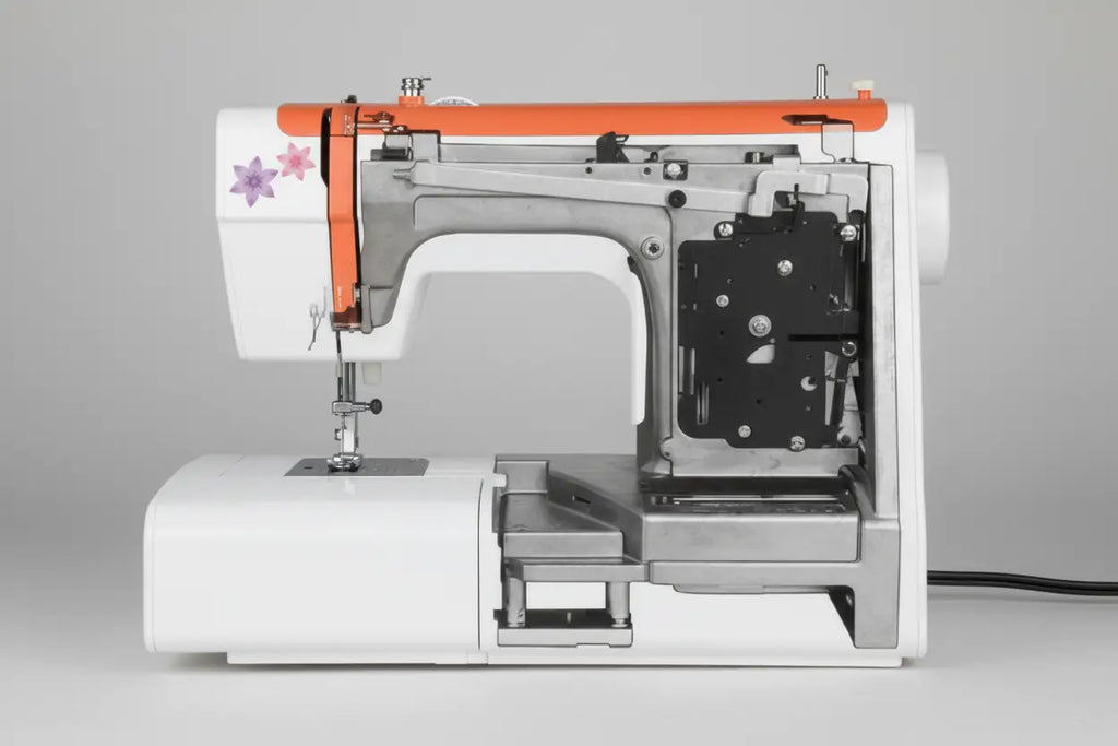 Machine à coudre 2321-v blanc et orange avec décor floral latéral pour couture à domicile