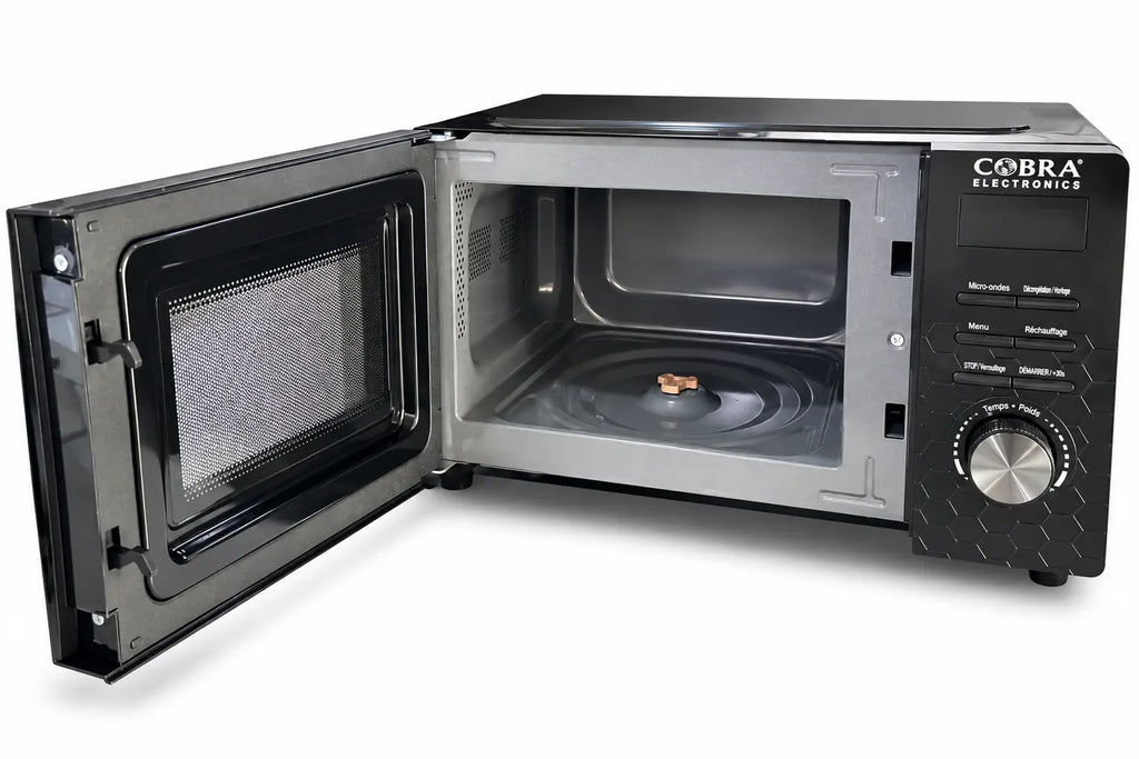 Micro-onde COSMO black cobra electronics avec intérieur argenté et panneau de contrôle à bouton rotatif métallique
