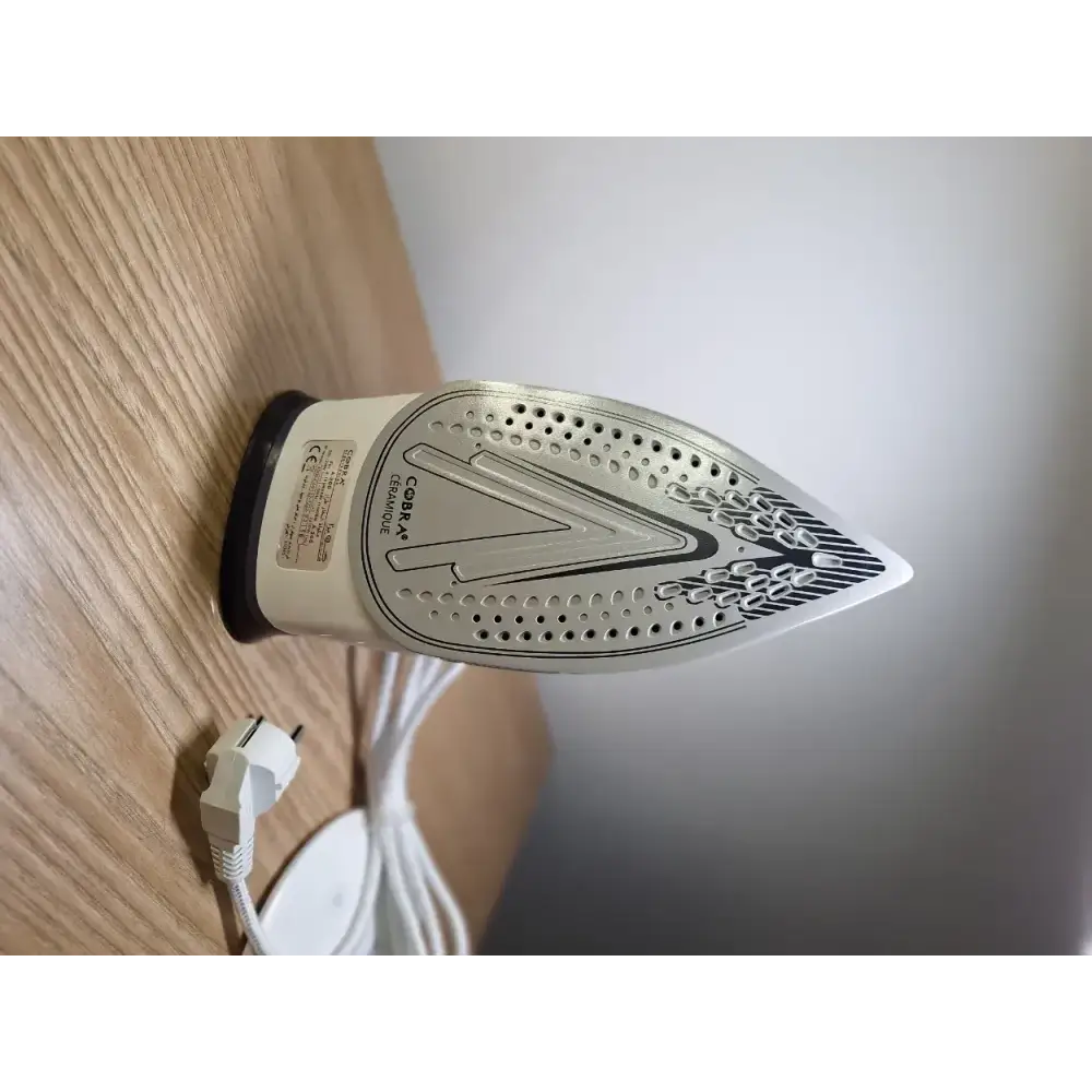 مكواة كهربائية 2200 واط Fer à repasser 2200 watt - Cobra
