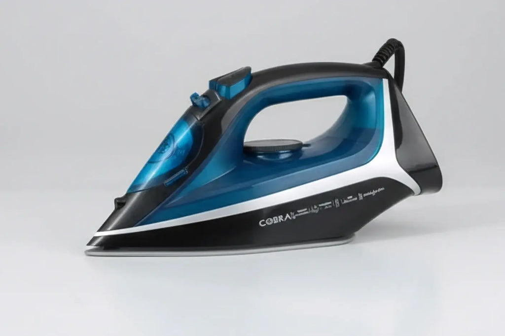 Fer à repasser cobra vapeur 2200 watts design noir bleu et argenté pour un repassage efficace et élégant