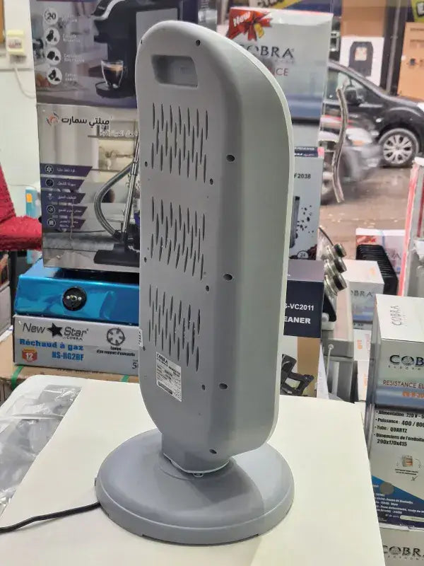 Ventilateur électrique gris resistance cobra 3030 en plastique avec design incurvé et bouches d’aération verticales
