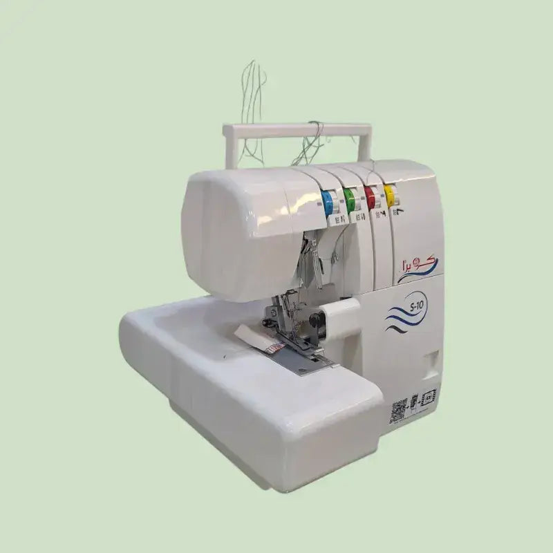 Surjeteuse s-10 cobra blanche en plastique avec quatre bobines colorées et poignée sur le dessus