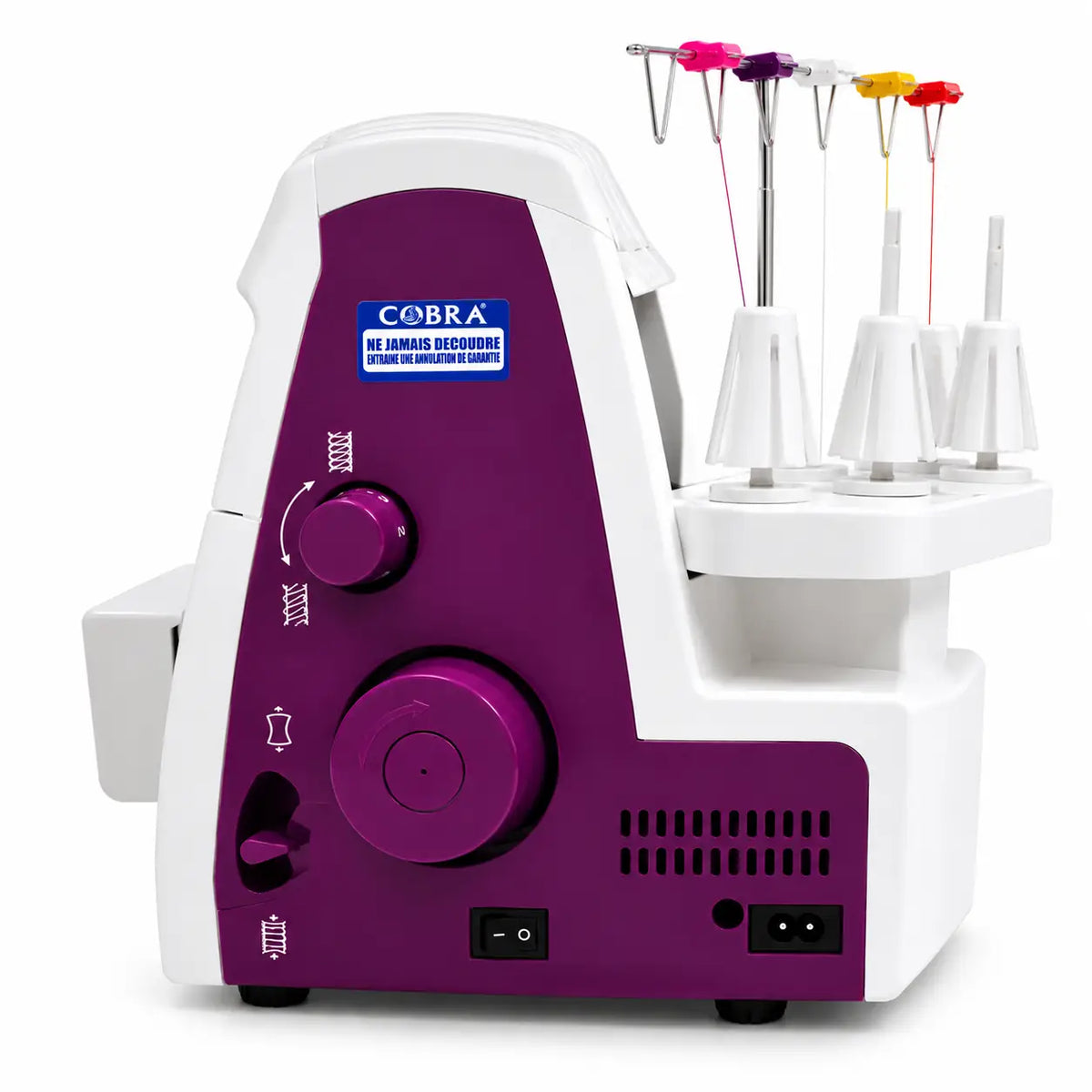 Surjeteuse S-30 cobra violette et blanche avec plusieurs bobines de fil colorées pour couture précise